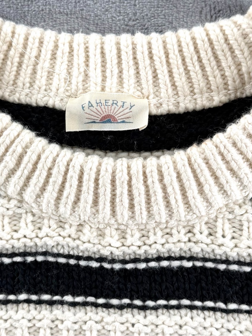 Faherty Cream & Black Striped Knit Sweater Vest Old Money Coastal Preppy Chic - Picture 3 of 10